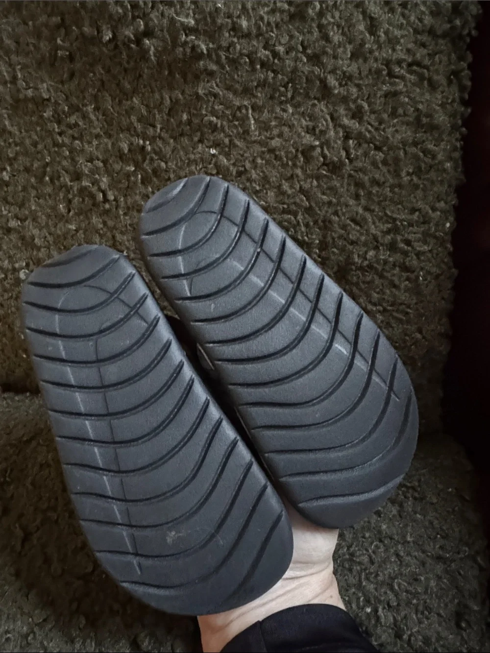 Nike Baby Toddler Black and White Slide Sandals 10c but fits like 7c